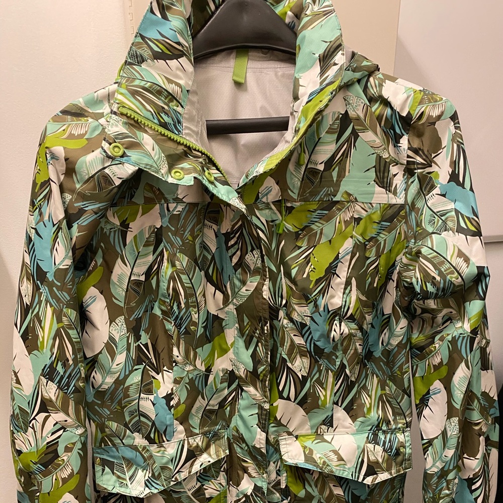 Patagonia green print long rain coat S